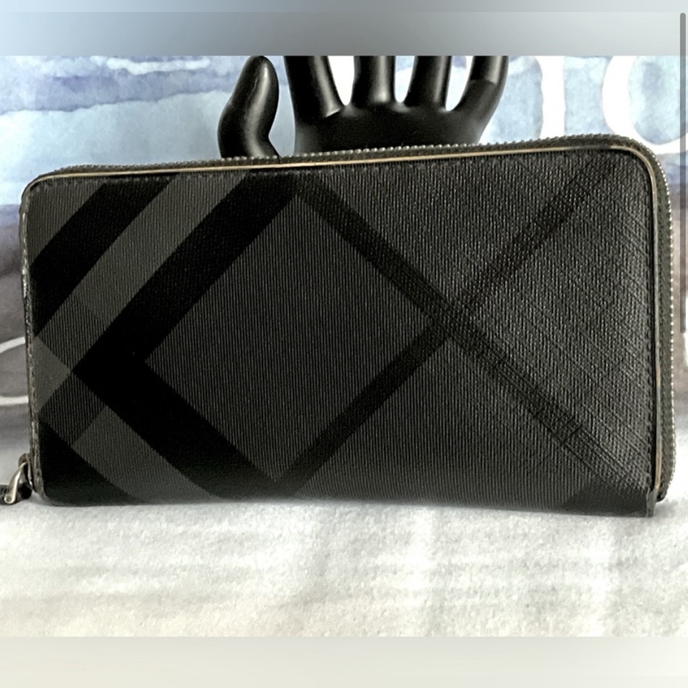 BURBERRY Smoke Check / Nova Check Plaid Leather Zip Around Wallet - Picture 3 of 11